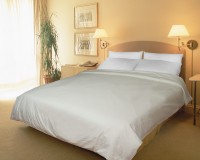 Одеяло 1,5-спальное шелковое Kingsilk Классик шелк в сатине зимнее (вес 1300 гр) 140x205